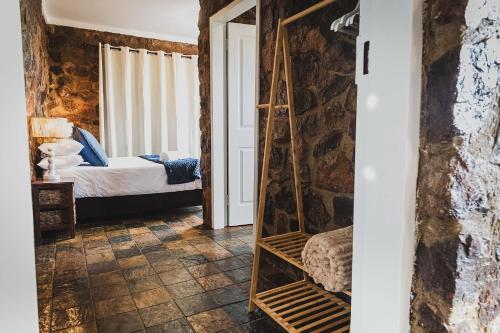 a room with a ladder in a room with a bed at Die Kliphuis in Klerksdorp