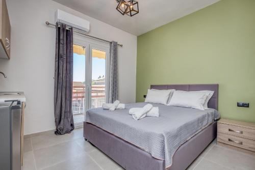 a bedroom with a large bed and a window at Rubick solari studio in Mantoúkion