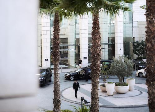 Waldorf Astoria Dubai International Financial Centre — Property building