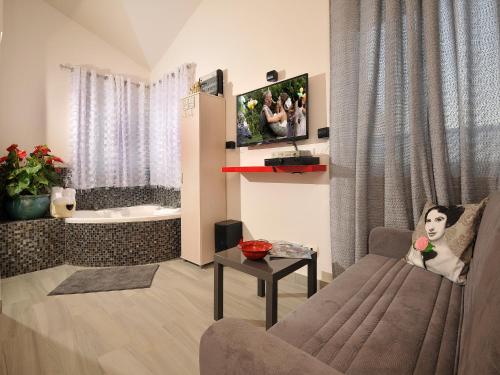 Ένα ή περισσότερα κρεβάτια σε δωμάτιο στο Gal Golan Suites