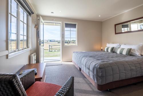 a bedroom with a bed and a table and chairs at Wedderburn Cottages in Wedderburn