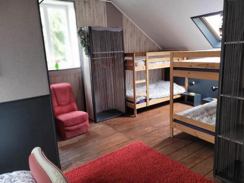 a room with two bunk beds and a red rug at Chambre liberté Domaine de la Belle Normandie in Condé-sur-Noireau