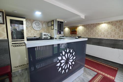 Η κουζίνα ή μικρή κουζίνα στο Saltuk Hotel