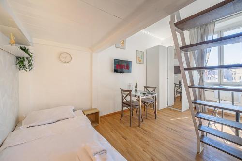Happy House - Viale Tibaldi