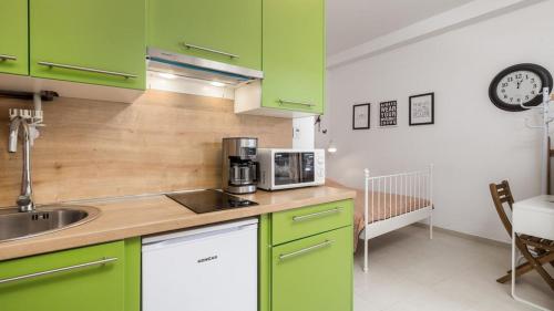 Studio apartment for a city break by Villas Guide