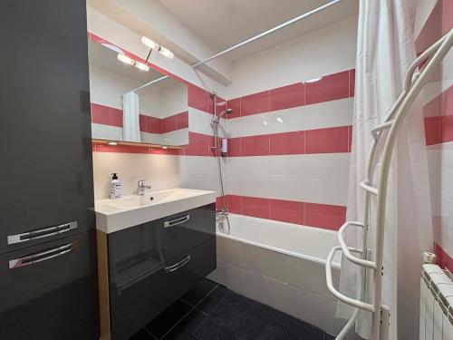 Appartement T3 piscine, parking, proche des plages