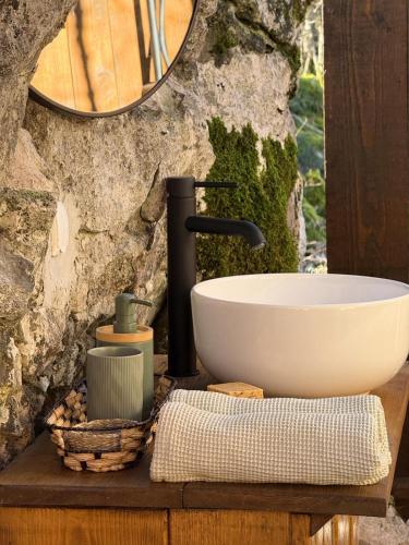 a bathroom sink sitting on top of a wooden table at Wilgano in Rvaši