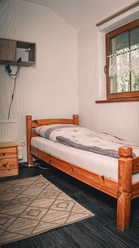 a bedroom with two beds and a window at Ekofarma Selwit in Sosnówka
