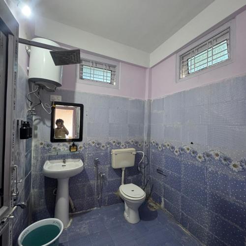 a bathroom with a toilet and a sink at Silo namlo 2BHK in Duimukh