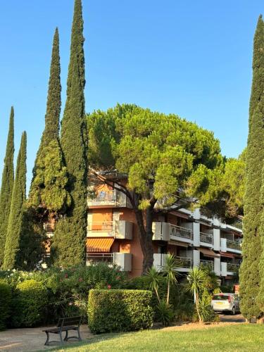 Appartement T3 piscine, parking, proche des plages