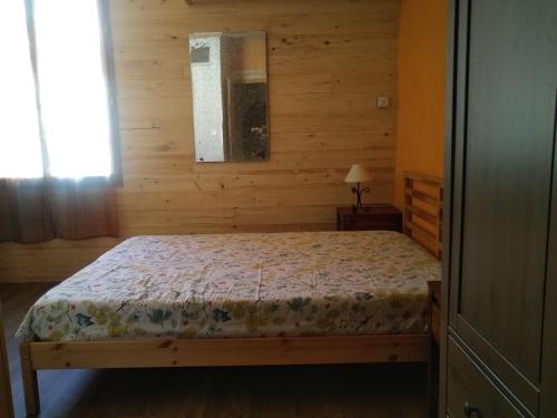a bedroom with a bed in a log cabin at Appartement 48 m2 in Villeneuve-lès-Béziers