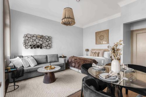 a living room with a couch and a table at Chic Chelsea Flat Near Harrods in London
