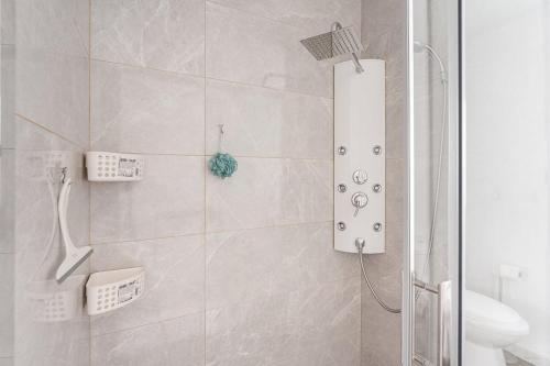 a bathroom with a shower and a toilet at Moradia Aura Santi in Esposende
