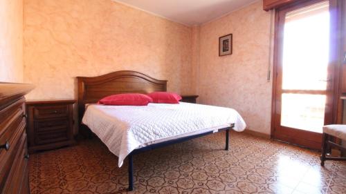 a bedroom with a bed with red pillows on it at Casa Vacanza ANNA in Viverone