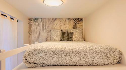 Studio in Paris perfect for a couple or for work