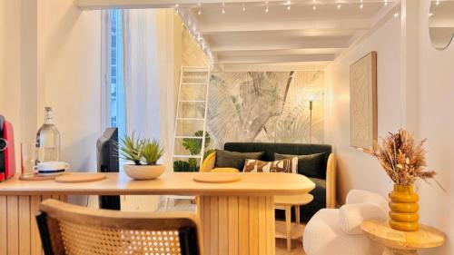 Studio in Paris perfect for a couple or for work