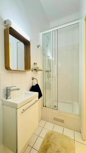 Studio in Paris perfect for a couple or for work
