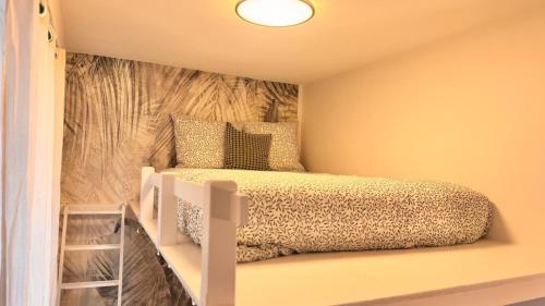 Studio in Paris perfect for a couple or for work