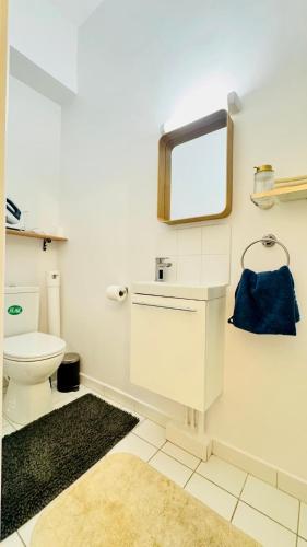 Studio in Paris perfect for a couple or for work