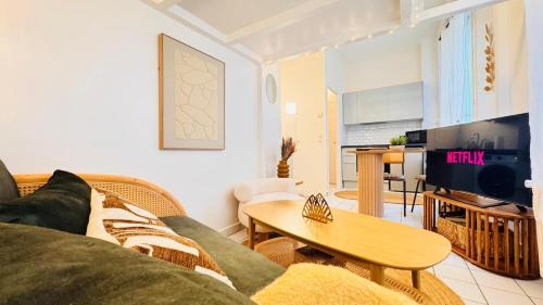 Studio in Paris perfect for a couple or for work
