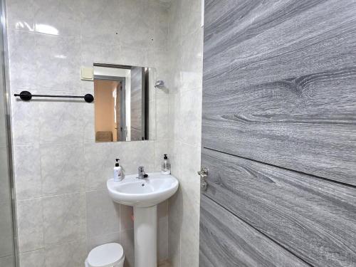 Centro Living 2 Bedroom apartment in the center of Torremolinos by NAMASTE ELITE