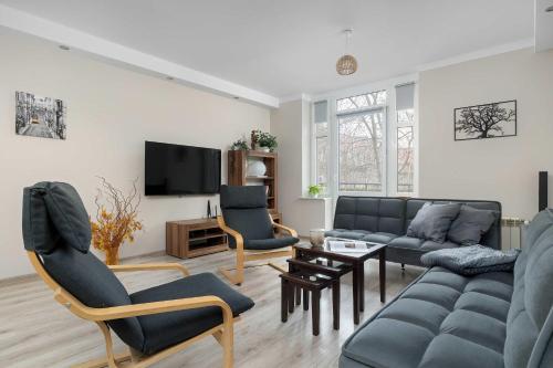 Przestronny Apartament z Balkonem blisko Centrum by Noclegi Renters