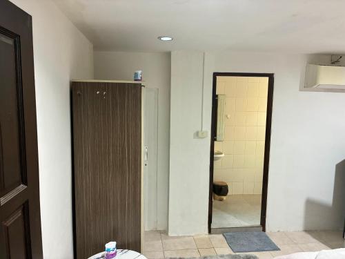 a room with a bathroom with a door and a toilet at Farang house in Pattaya
