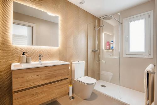 a bathroom with a toilet and a sink and a shower at Stunning House, 3BR, HOT TUB, WIFI, Parking in Finestrat