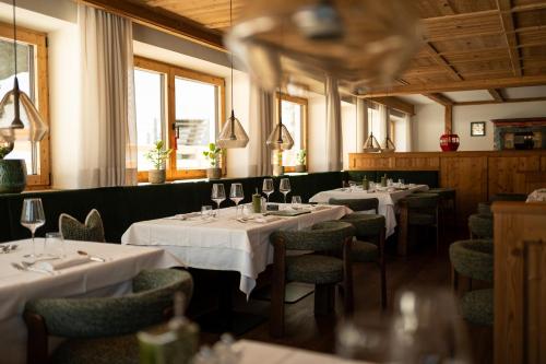 Restaurant o un lloc per menjar a Hotel Fil Da Mont