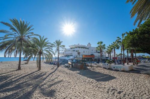 Bright New 2BR apartment 50 m from the beache of Marbella