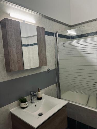 a bathroom with a sink and a shower at To Balkoni Thanos in Thános
