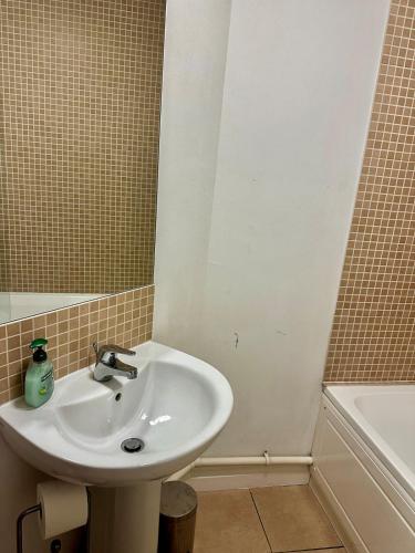 Superb Peaceful 1 bed apartment in St George. photo 17