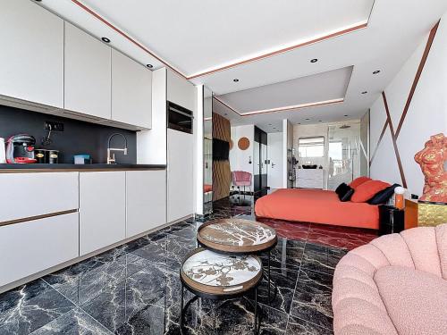 Studio luxe L'Aphrodite C49 avec terrasse vue mer au village naturiste Héliopolis