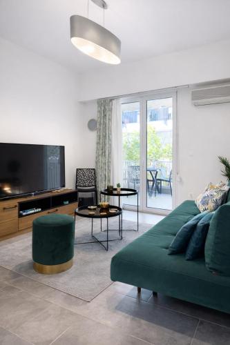 Tropicana Beachside Stay in Vouliagmeni
