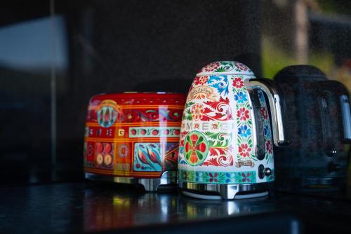 two colorful vases are sitting on a table at Kilsti Lodge in Eidsdal
