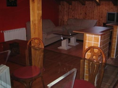 a living room with a glass table and chairs at Casa Rural Los Boteros in Pesquera de Duero