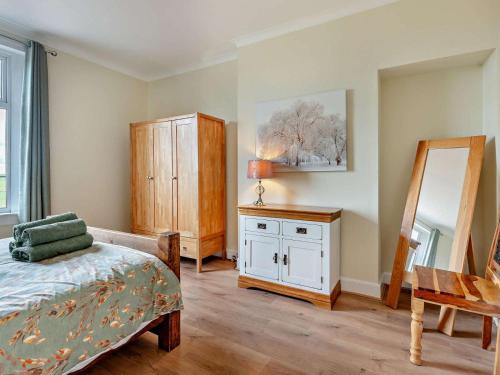 a bedroom with a bed and a mirror and a dresser at 2 Bed in Carluke oc-95359 in Carluke