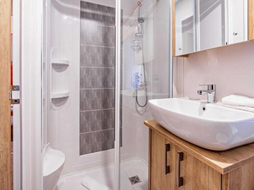 a bathroom with a sink and a shower at 2 Bed in St. Andrews oc-90764 in St. Andrews