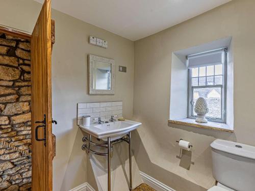 a bathroom with a sink and a toilet at 1 Bed in Chipping Campden oc-93393 in Chipping Campden