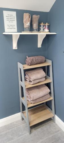 a shelf with towels on it in a bathroom at Dubhlinn House Accommodation in Doolin