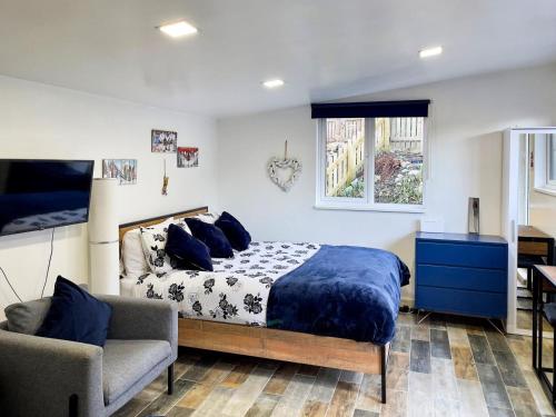 a bedroom with a bed and a couch at 1 Bed in Kinlochleven oc-87131 in Kinlochleven