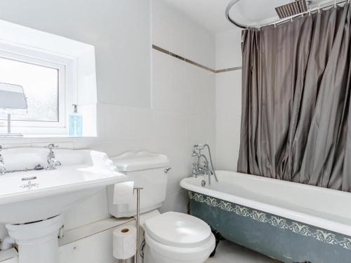 a white bathroom with a toilet and a sink and a tub at 2 Bed in Kirkby Thore oc-78744 in Kirkby Thore