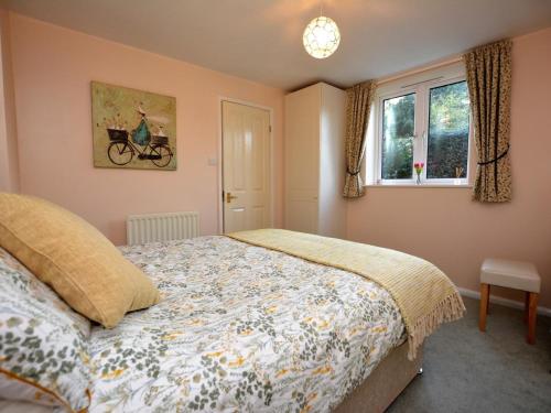 a bedroom with a bed and a window at 1 Bed in Telford oc-73319 in Buildwas