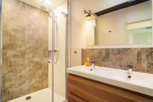 a bathroom with a sink and a shower at Wolfswarte in Braunlage