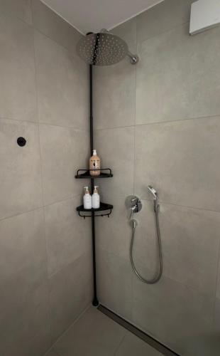 a bathroom with a shower with a shower head at Bauna Suites & Apartments in Baunatal