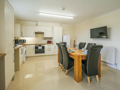 a kitchen and dining room with a table and chairs at 1 Dawson Court - Uk33410 in Mablethorpe