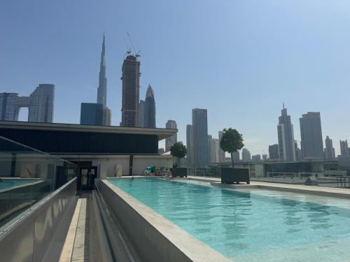 Luxury 2BDR Apartment in City Walk, Pool Access