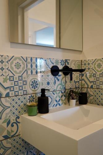 a bathroom with a sink and a mirror at Nottata de Luna in San Benedetto del Tronto