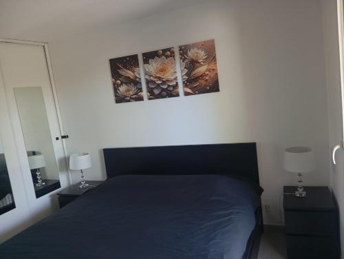 Llit o llits en una habitació de Le Cocon Chic avec Terrasse