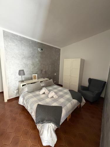 a bedroom with a bed with two towels on it at Terrazza in Manarola